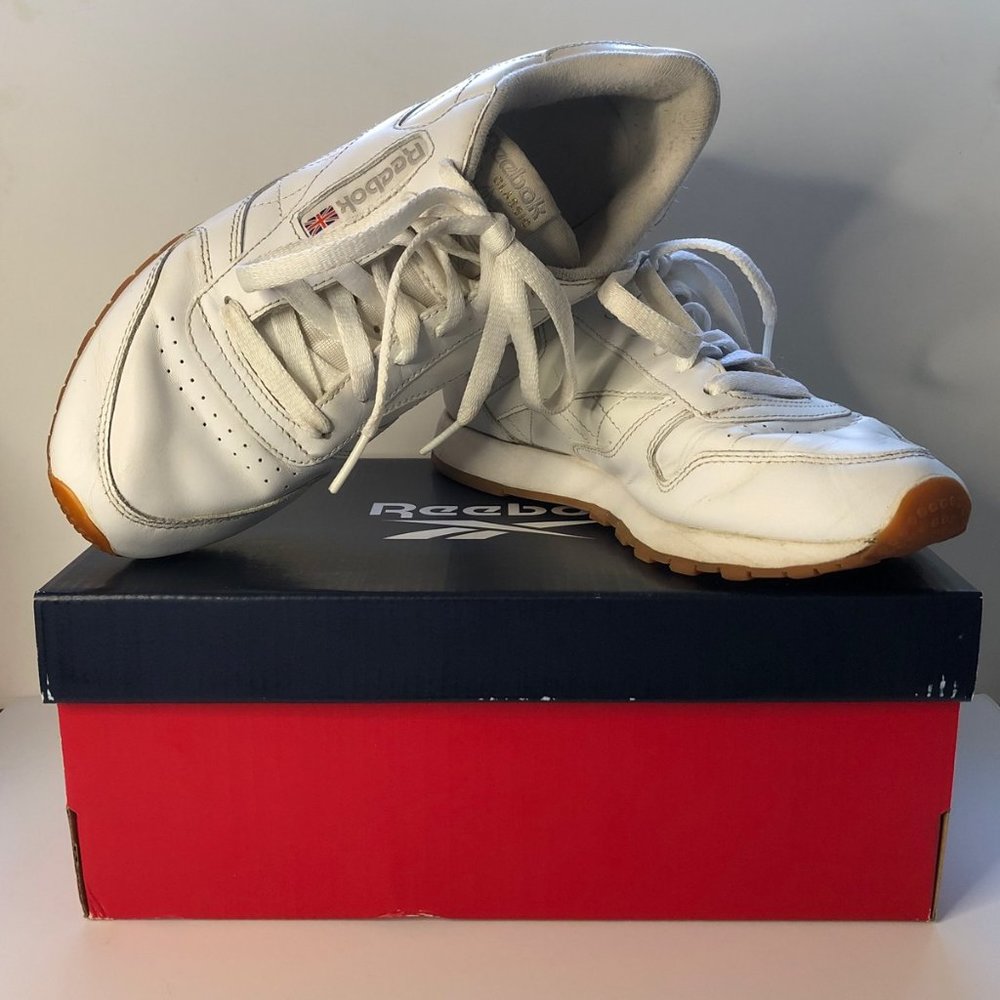 Reebok Classic Leather Sneakers in White/Gum W's 7.5